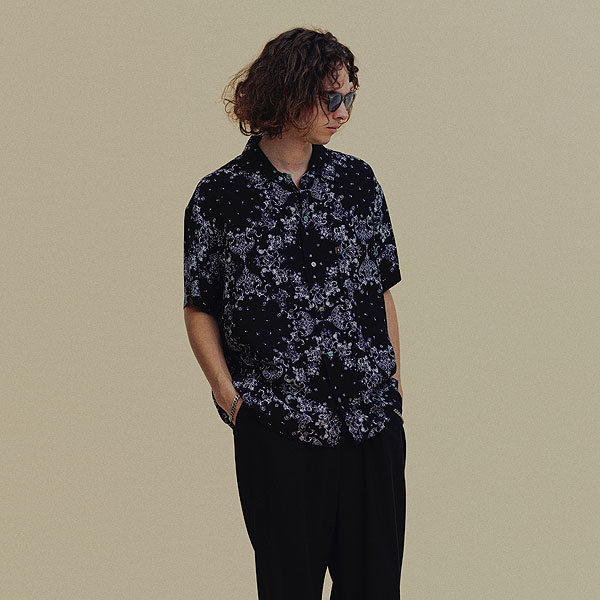 海外限定 PLEASURES ツイッチ ゴシックロゴ 半袖 Tシャツ 関税込 海外限定 PLEASURES ゴシックロゴ クルーネック 半袖 Tシャツ