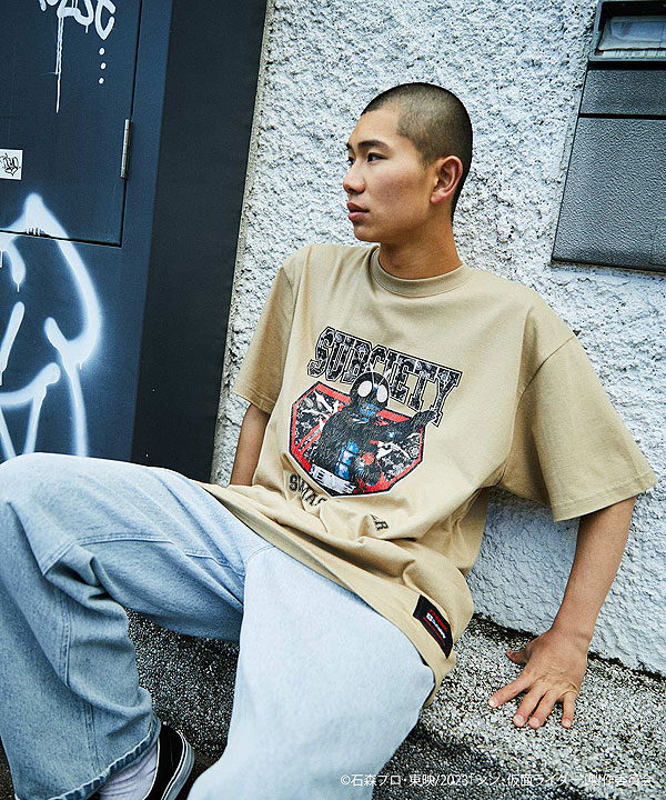 シン・仮面ライダー×SUBCIETY サブサエティ Tシャツ SUBCIETY SHIN MASKED RIDER TEE メンズ コラボ