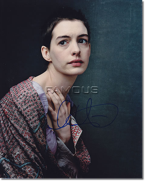 レミゼラブル 映画グッズ 直筆サイン入り写真 アンハサウェイ オートグラフ フレーム別 Anne Hathaway Les Miserables S 7003 フェーマス サイン ポスターズ 通販 Yahoo ショッピング