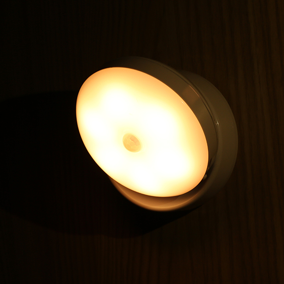 Ledライト 人感センサーライト 照明 360 回転でき 屋内 Led 自動点灯 停電 玄関 階段 廊下 乾電池 フットライト防犯 災害 非常灯 昼白色 電球色 充電式 360led B アロバスshop 通販 Yahoo ショッピング