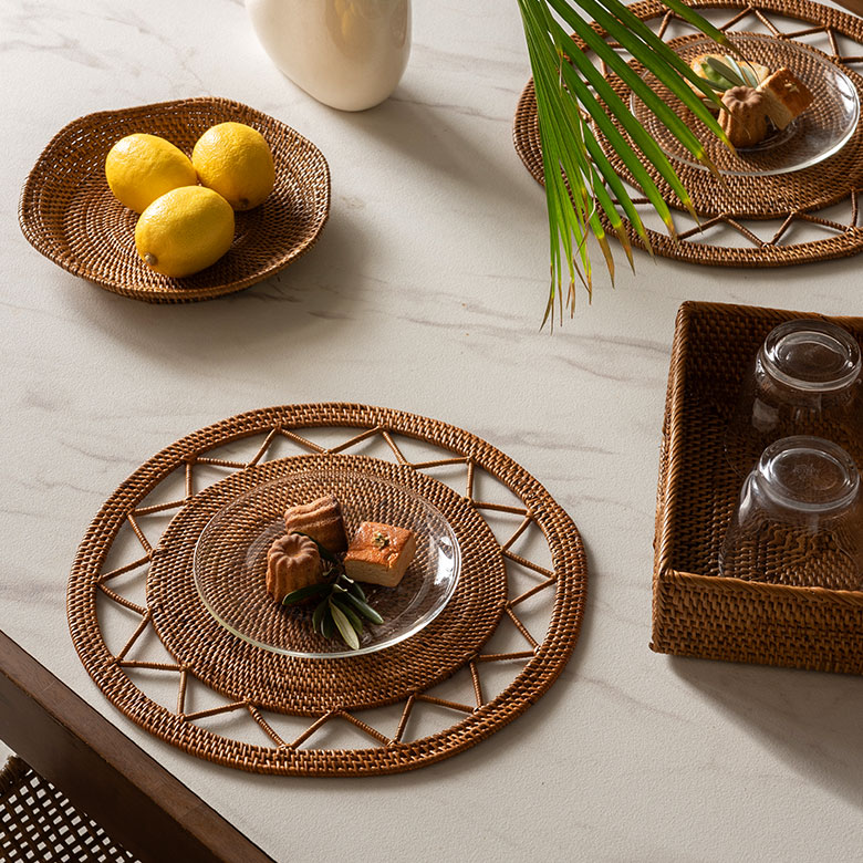 アジアンリゾートのような落ち着いた雰囲気を演出するアタ製ランチマット