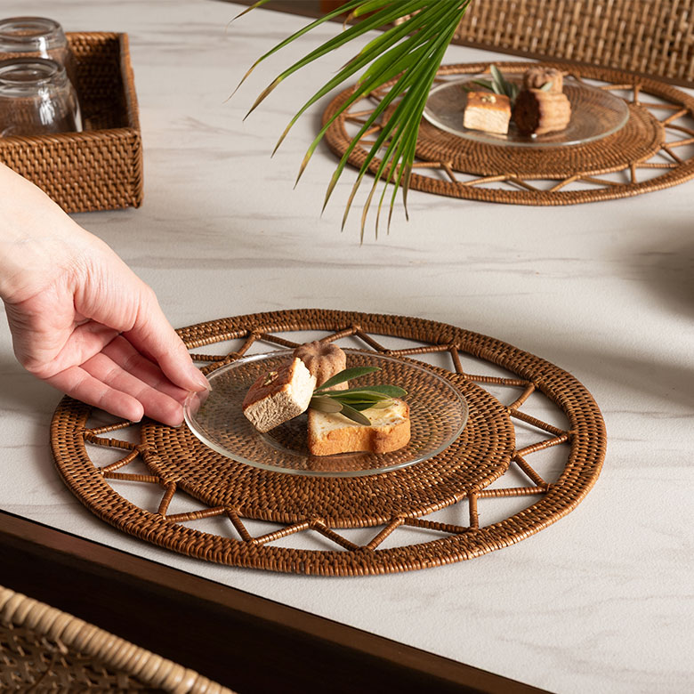 バリ島の伝統素材アタの円形ランチョンマット