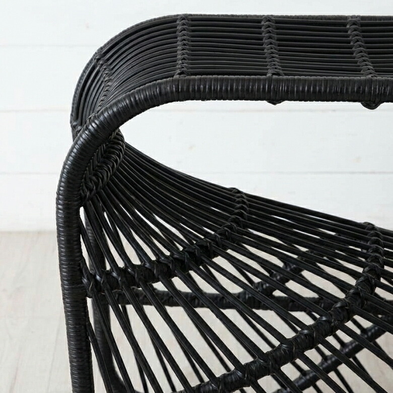 天然素材をベースに美しい曲線でエレガントなデザイン