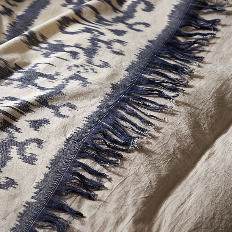 イカットの両端にはフリンジ