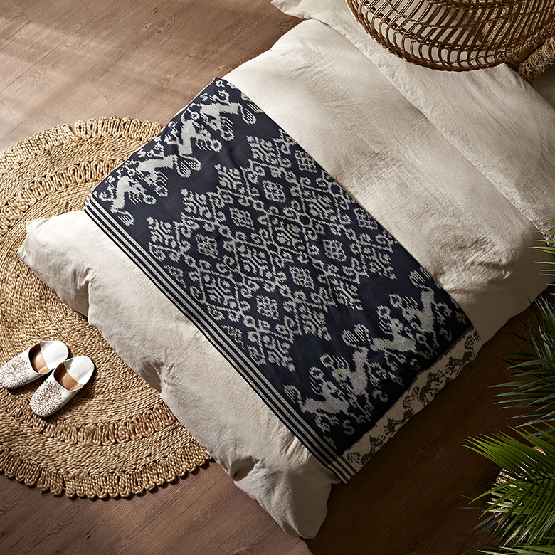 ブラックとアイボリーの落ち着いた色合い