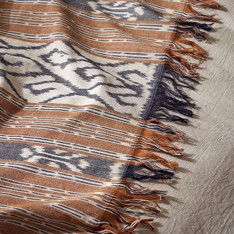 イカットの両端にはフリンジ