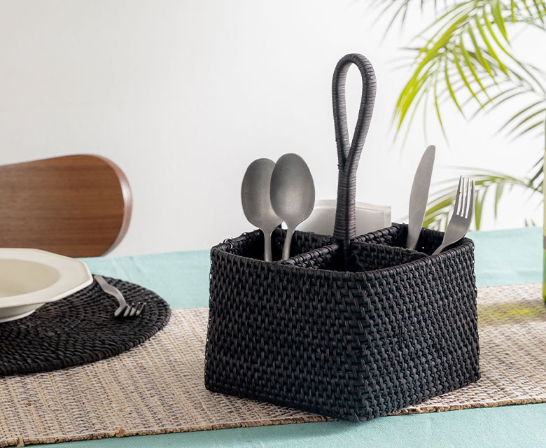 ペンスタンドなどのデスク収納としても