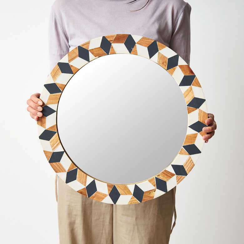 手に持つとこのくらいの大きさ