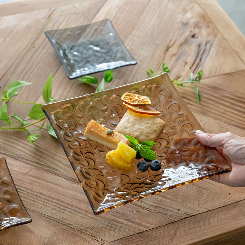 プルメリア柄 ガラスプレート アンバー Lサイズ 21×21cm 62121