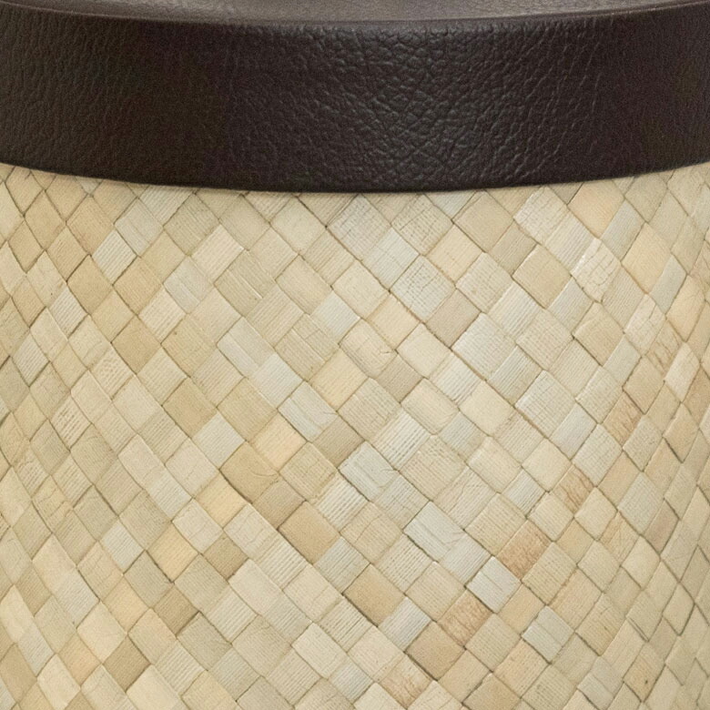 指をかけて取りやすくしたデザイン