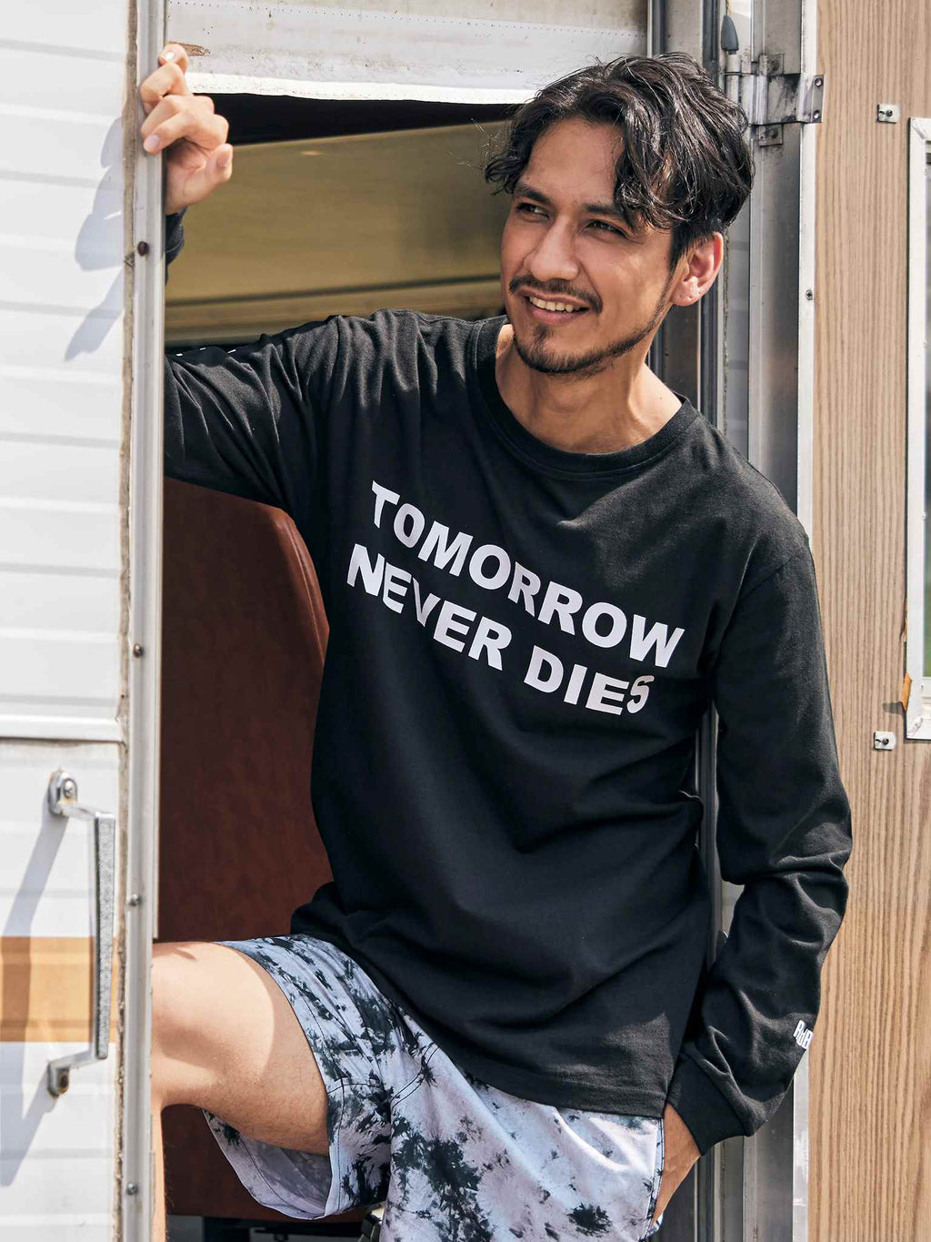 Tシャツ メンズ 長袖 ロンT TOMMORO NEVER DIES ロングスリーブTシャツ ブランド 海 プール 夏物 春 夏 秋 アウトドア 水着  S M L XL RadBlue