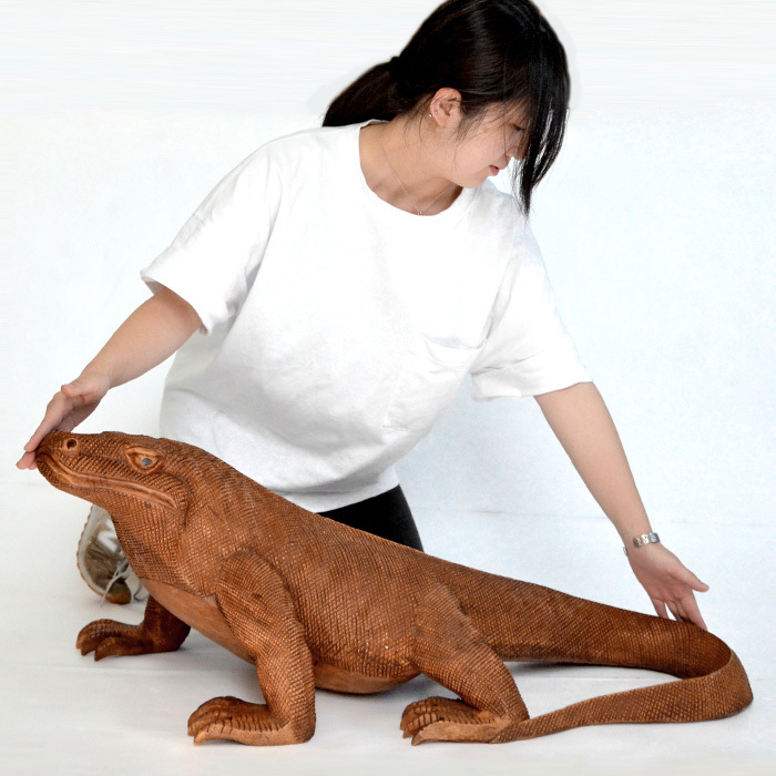 リアルな爬虫類彫刻 約９０cm　コモドドラゴン　 コモドオオトカゲ リアルな爬虫類彫刻 約90cm コモドドラゴン コモドオオトカゲ