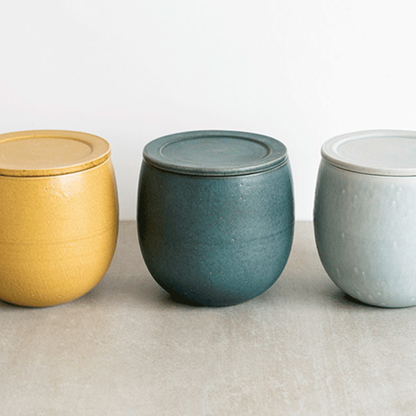 陶器製の灰色の丸壺


李朝白磁壺16世紀 陶器製の灰色の丸壺 李朝白磁壺16世紀 Silver Kettle Pot