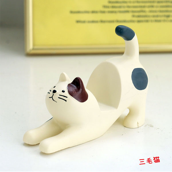 レジン製 猫ちゃん スマートフォンスタンド 全2カラー 黒猫 三毛猫