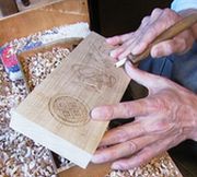 浮き彫り表札制作の様子2