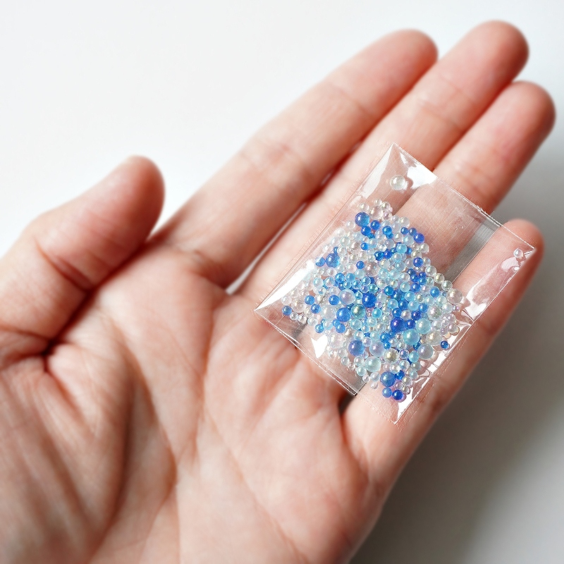 しゃぼん玉みたいなオーロラバブルガラス粒 1〜3mm前後 10g【マリン