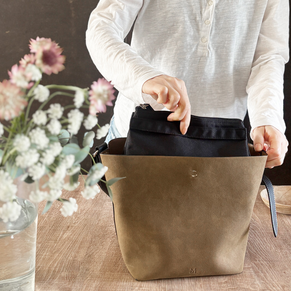 バッグに入れているイメージ