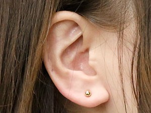 ピアス 金 キャッチのいらないピアス 片耳ピアス 丸玉ピアス 4mm イエローゴールドk10 シンプル レディース 10金 キャッチナッシャー セール saleの画像