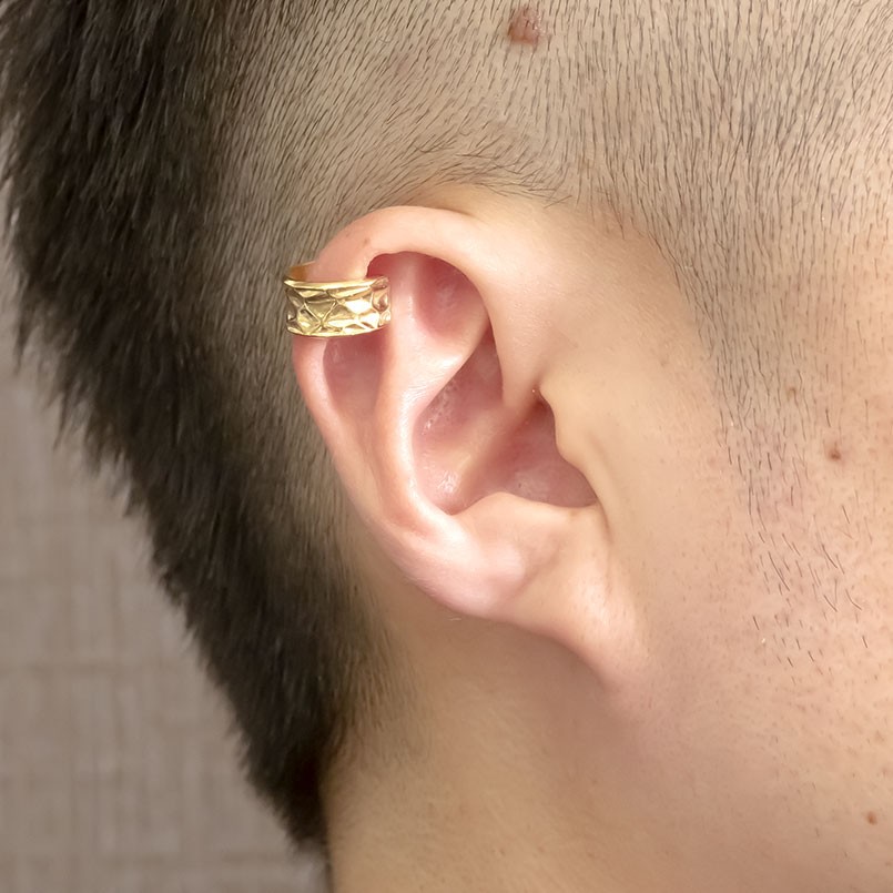 正規店仕入れの メンズ イヤーカフ イエローゴールドk10 イヤークリップ 片耳用 イヤカフ イヤリング 幅広 凸凹 テクスチャ 10金 ゴールド 10k 地金 男性 送料無料 春夏新色 Www Thedailyspud Com