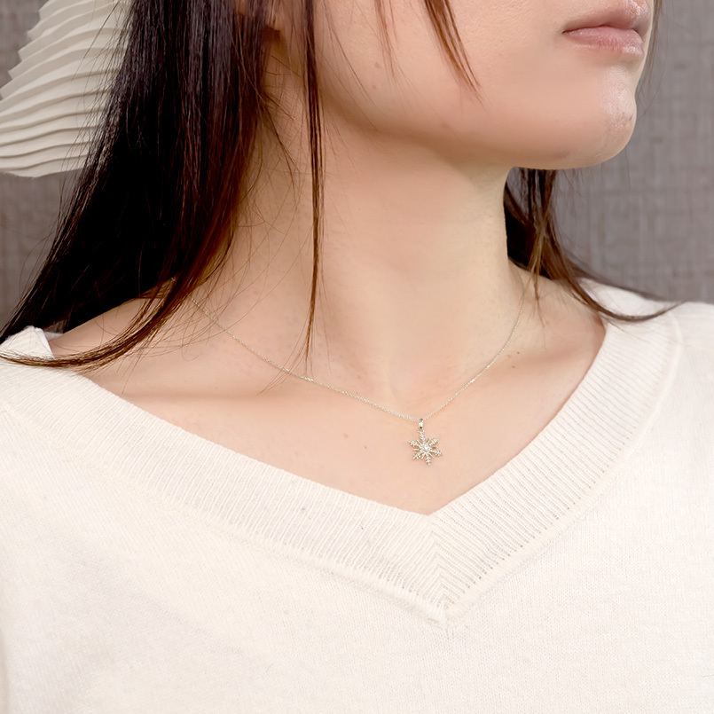 【LB掲載】PDPAOLA◆雪の結晶モチーフ ネックレスチャーム◆GD LB掲載】PDPAOLA◇雪の結晶モチーフ チャームネックレス◇GD