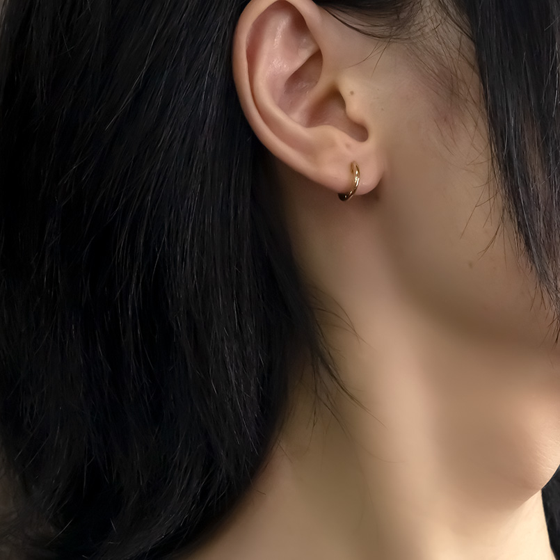 18金 ピアス 片耳 フープピアス 中折れ式 バネ レディース ゴールド イエローゴールドk18 18k 女性 あすつく 送料無料 セール saleの画像
