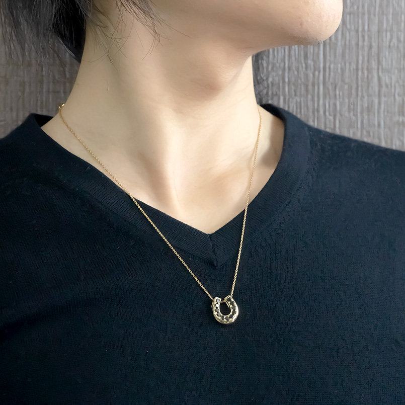 ゴールド ネックレス トップ メンズ 馬蹄 ブラックダイヤモンド イエローゴールドk10 ペンダント シンプル 男性 ホースシュー バテイ 送料無料 セール saleの画像