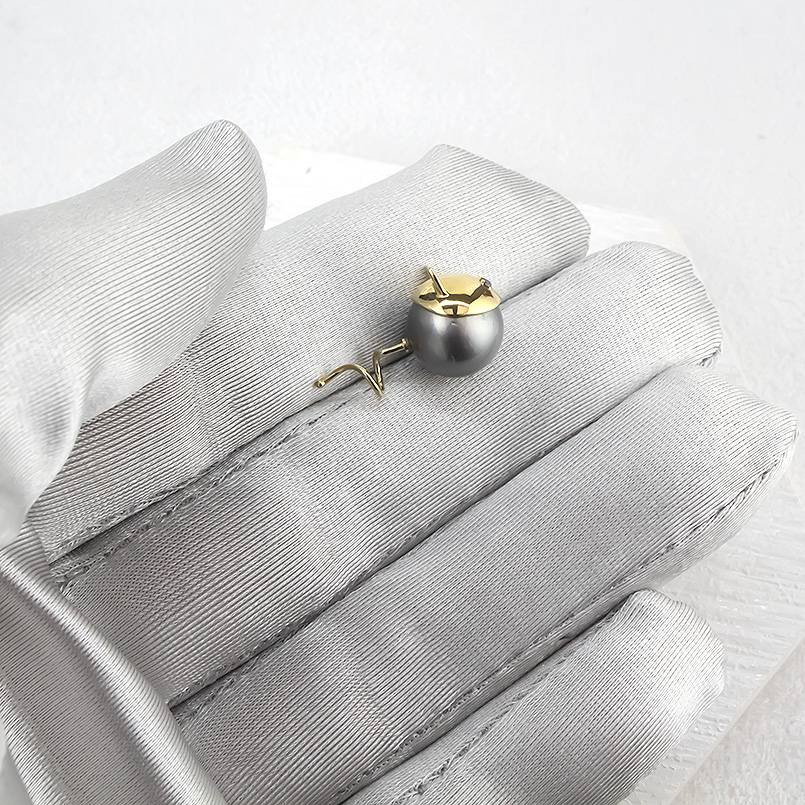 18金 ピアス 片耳 猫 南洋黒真珠 ダイヤモンド サファイア キャッチのいらないピアス イエローゴールドk18 キャッチナッシャー あすつく 送料無料 セール saleの画像