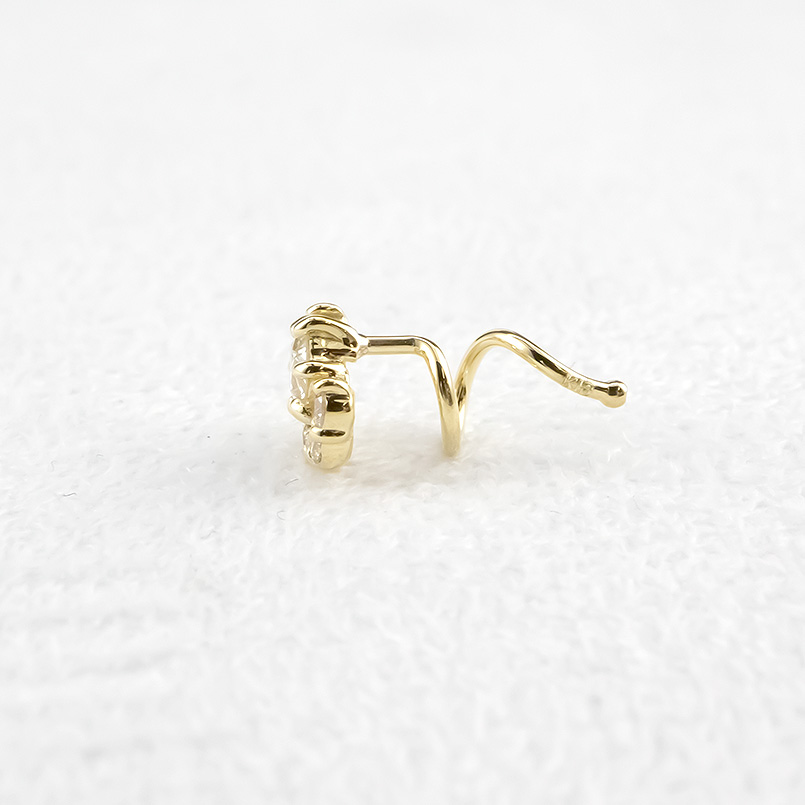 18金 片耳ピアス ダイヤモンド キャッチのいらないピアス イエローゴールドk18 キャッチナッシャー つけっぱなし 簡単装着 ハーフヘイロー 送料無料 セール saleの画像