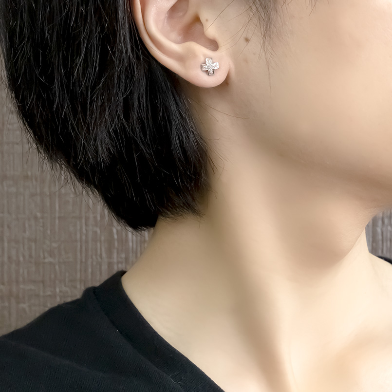 プラチナ 片耳ピアス ダイヤモンド クロス メンズ キャッチのいらないピアス pt900 キャッチナッシャー つけっぱなし あすつく 送料無料 セール saleの画像