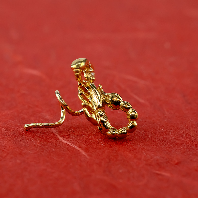 24金 ピアス 純金 ダイヤモンド 片耳ピアス さそり キャッチのいらないピアス イエローゴールドk18 18金 キャッチナッシャー スコーピオン 送料無料 saleの画像