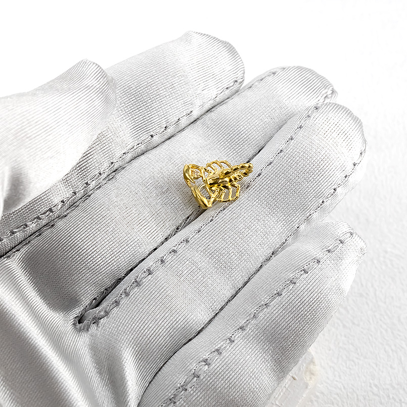 24金 ピアス 純金 ダイヤモンド 片耳ピアス さそり キャッチのいらないピアス イエローゴールドk18 18金 キャッチナッシャー スコーピオン 送料無料 saleの画像