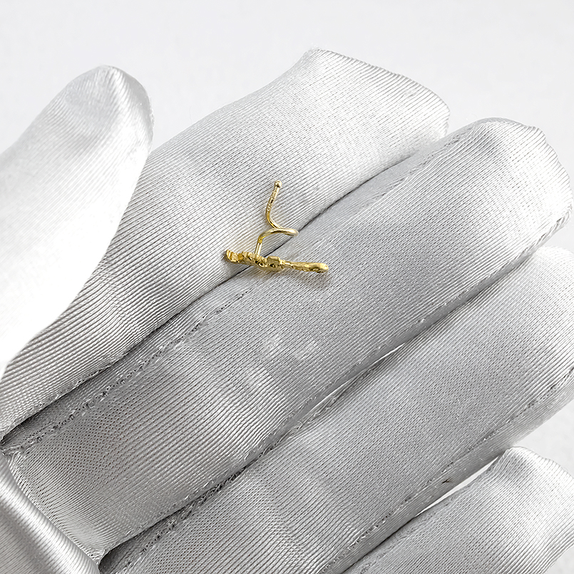 24金 ピアス 純金 片耳ピアス タツノオトシゴ キャッチのいらないピアス イエローゴールドk18 18金 地金 キャッチナッシャー 簡単装着 マリン あすつく 送料無料の画像