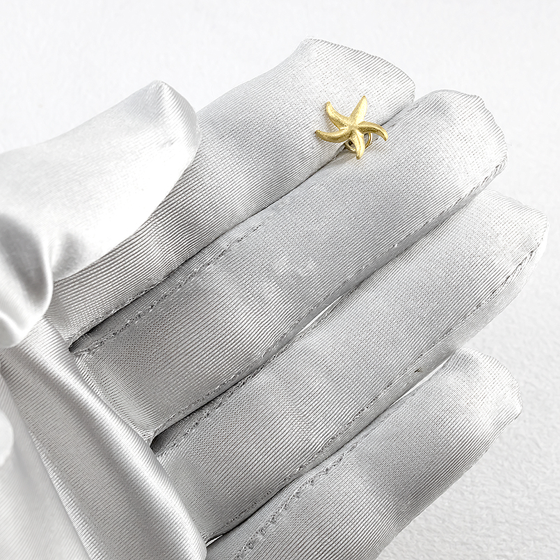 24金 ピアス 純金 片耳ピアス ヒトデ キャッチのいらないピアス イエローゴールドk18 18金 地金 キャッチナッシャー 簡単装着 マリン 送料無料 saleの画像