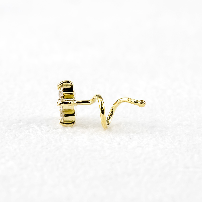 18金 片耳ピアス ダイヤモンド 03ct 花 キャッチのいらないピアス レディース イエローゴールドk18 キャッチナッシャー つけっぱなし あすつく 送料無料 saleの画像