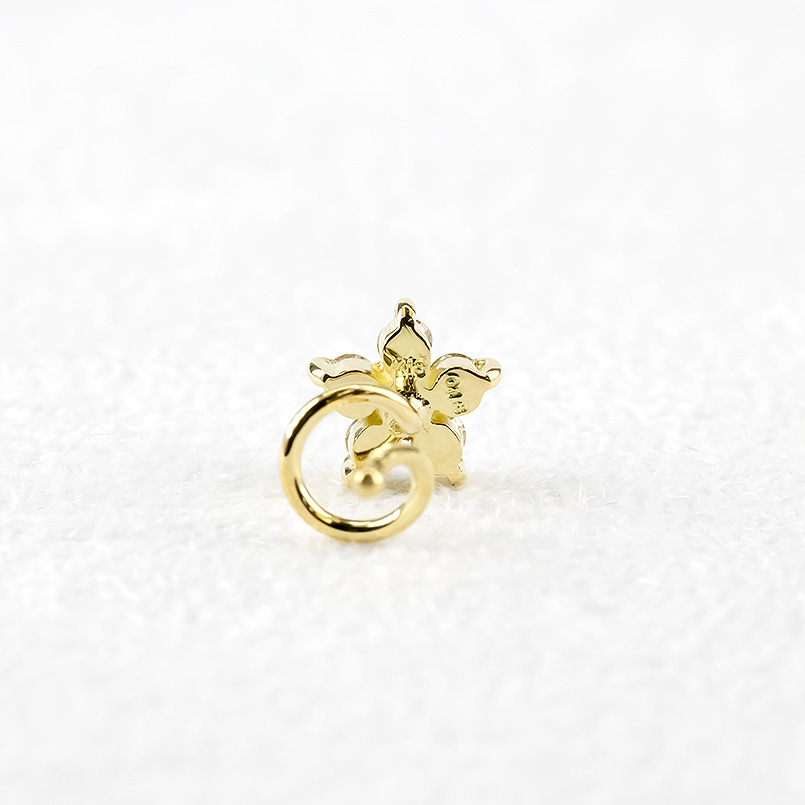 18金 片耳ピアス ダイヤモンド 03ct 花 キャッチのいらないピアス レディース イエローゴールドk18 キャッチナッシャー つけっぱなし あすつく 送料無料 saleの画像