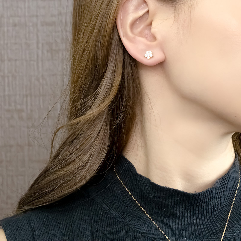 プラチナ 片耳ピアス ダイヤモンド 0.19ct 花 キャッチのいらない