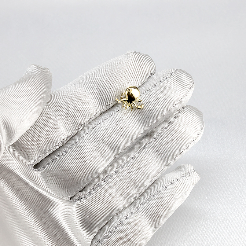 18金 片耳ピアス オクトパス タコ キャッチのいらないピアス レディース ゴールド イエローゴールドk18 キャッチナッシャー 地金 マリン つけっぱなし 送料無料の画像