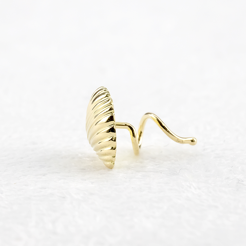 18金 片耳ピアス ホタテ 貝 キャッチのいらないピアス レディース ゴールド イエローゴールドk18 キャッチナッシャー 地金 マリン シェル つけっぱなし 送料無料の画像