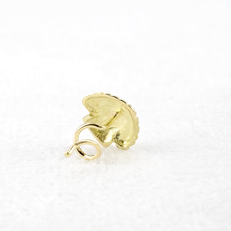 18金 片耳ピアス ホタテ 貝 キャッチのいらないピアス レディース ゴールド イエローゴールドk18 キャッチナッシャー 地金 マリン シェル つけっぱなし 送料無料の画像