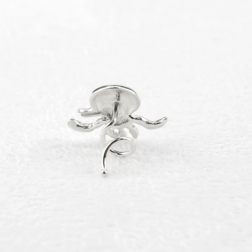 プラチナ 片耳ピアス オクトパス タコ キャッチのいらないピアス レディース pt900 キャッチナッシャー 簡単装着 地金 マリンモチーフ つけっぱなし 送料無料の画像