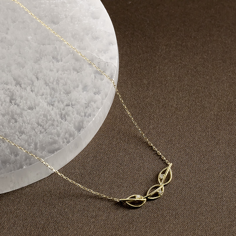 18金 ネックレス ダイヤモンド リーフ レディース チェーン ゴールド 18k シンプル スリーストーン イエローゴールドk18 男女兼用 あすつく 送料無料 セールの画像