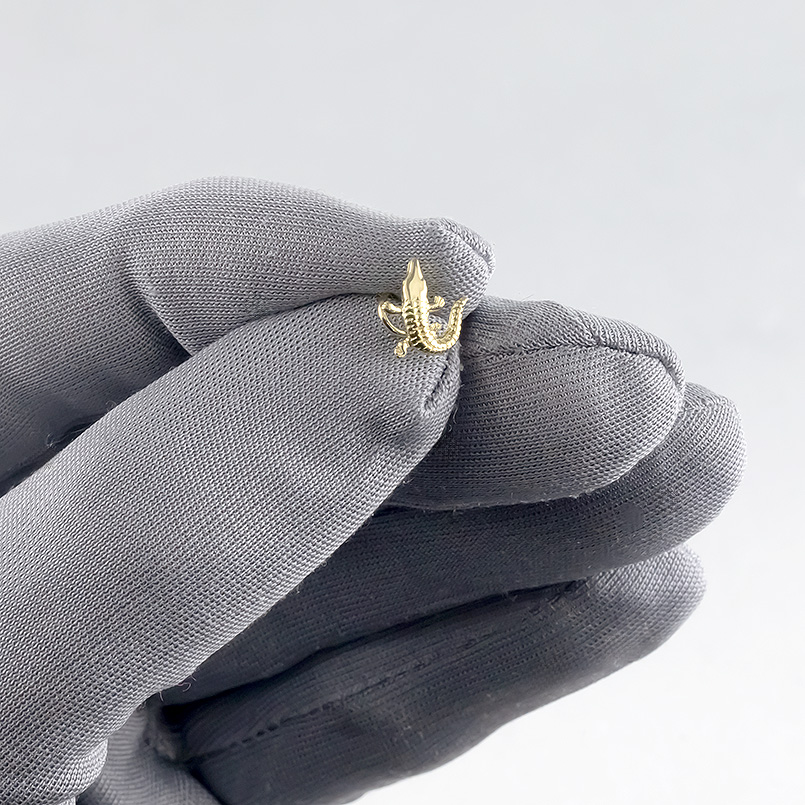 18金 ピアス クロコダイル 片耳 レディース キャッチのいらないピアス ワニ 鰐 ゴールド 18k キャッチナッシャー つけっぱなし あすつく 送料無料 セール saleの画像