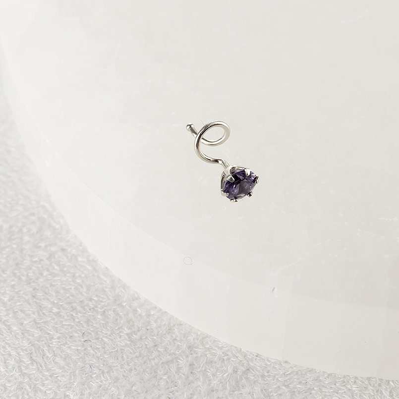 プラチナ ピアス パープルスピネル 片耳 メンズ pt900 つけっぱなし 簡単装着 キャッチのいらないピアス キャッチナッシャー あすつく 送料無料 セール saleの画像