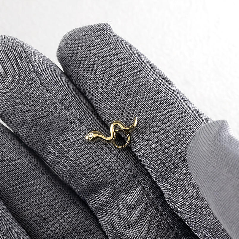 18金 蛇 ピアス ダイヤモンド 一粒 片耳 レディース 18k つけっぱなし 簡単装着 へび ヘビ キャッチのいらないピアス キャッチナッシャー あすつく 送料無料の画像