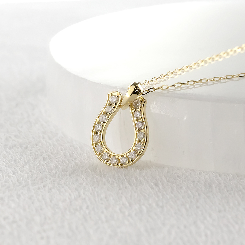 18金 馬蹄 ネックレス ダイヤモンド ペンダントトップ レディース チェーン ゴールド 18k トップ ホースシュー 蹄鉄 シンプル あすつく 送料無料 セール saleの画像