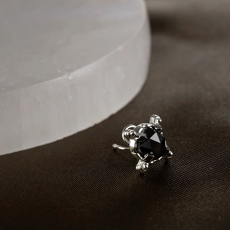 プラチナ ピアス ブラックダイヤモンド メンズ 片耳 クラウン 王冠 pt900 簡単装着 キャッチのいらないピアス キャッチナッシャー あすつく 送料無料 セールの画像