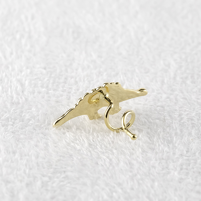 18金 恐竜 ピアス 片耳 レディース ゴールド 18k つけっぱなし 簡単装着 ダイナソー キャッチのいらないピアス キャッチナッシャー あすつく 送料無料 セールの画像