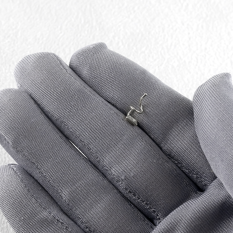 プラチナ ピアス ブラックダイヤモンド 片耳 pt900 つけっぱなし 簡単装着 ダイヤ キャッチのいらないピアス キャッチナッシャー 男女兼用 あすつく 送料無料の画像