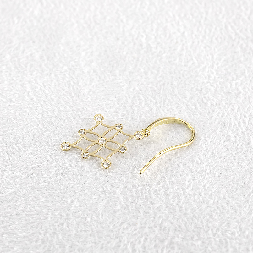 18金 ピアス ペア ダイヤモンド 揺れる ゆれる ゴールド 18k ダイヤ 金 シンプル おしゃれ 人気 イエローゴールド 男女兼用 あすつく 送料無料 セール saleの画像