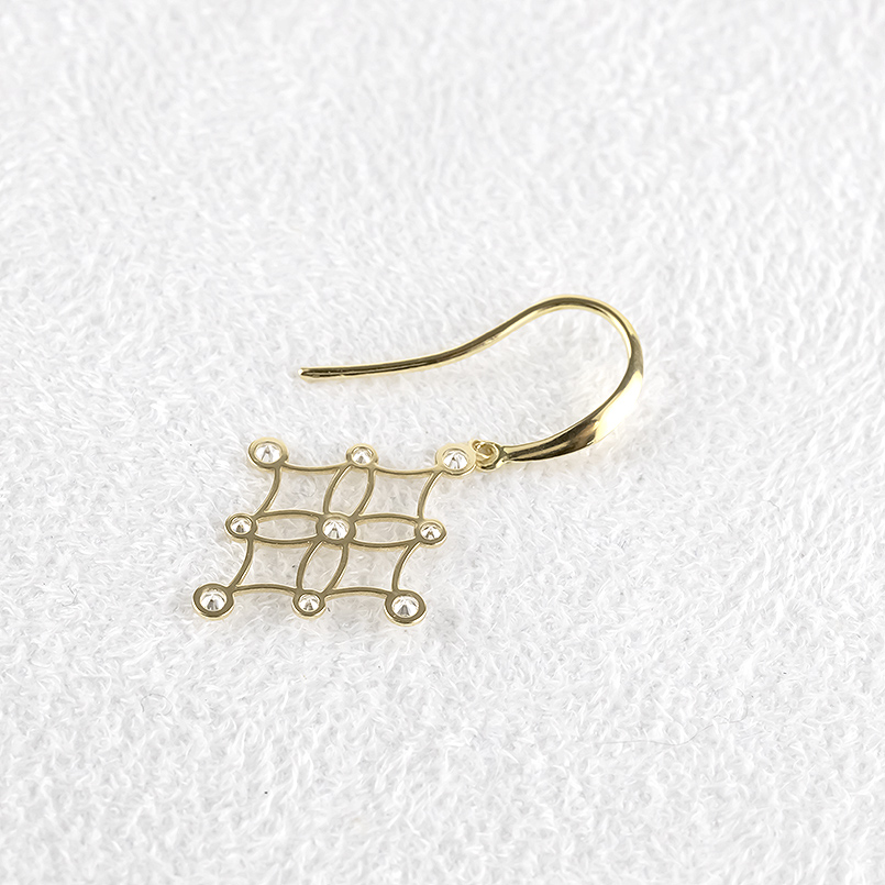 18金 ピアス ペア ダイヤモンド 揺れる ゆれる ゴールド 18k ダイヤ 金 シンプル おしゃれ 人気 イエローゴールド 男女兼用 あすつく 送料無料 セール saleの画像